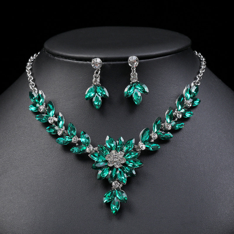 European and American Summer New Luxury Retro Crystal Flower Necklace Earrings Two-Piece Set Bridal Dress Wedding Banquet Accessories