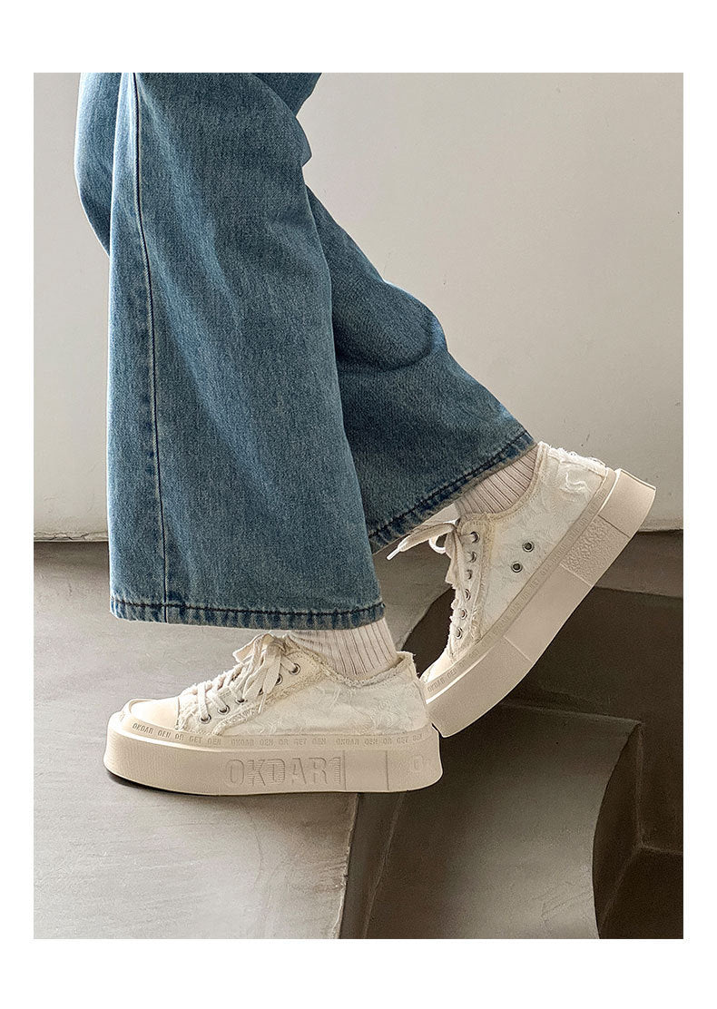 Tenis Blancos Estilo Coreano con Agujetas