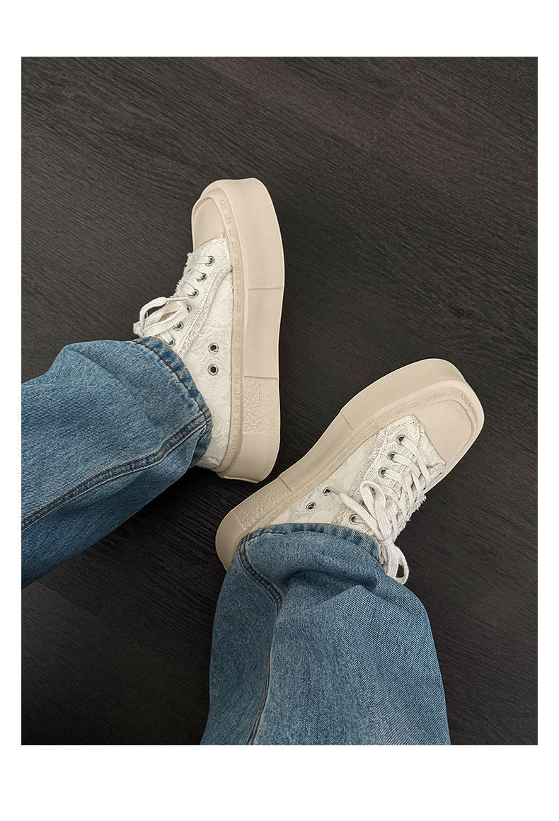 Tenis Blancos Estilo Coreano con Agujetas