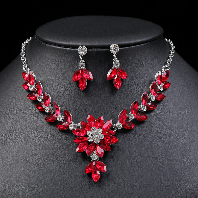 European and American Summer New Luxury Retro Crystal Flower Necklace Earrings Two-Piece Set Bridal Dress Wedding Banquet Accessories