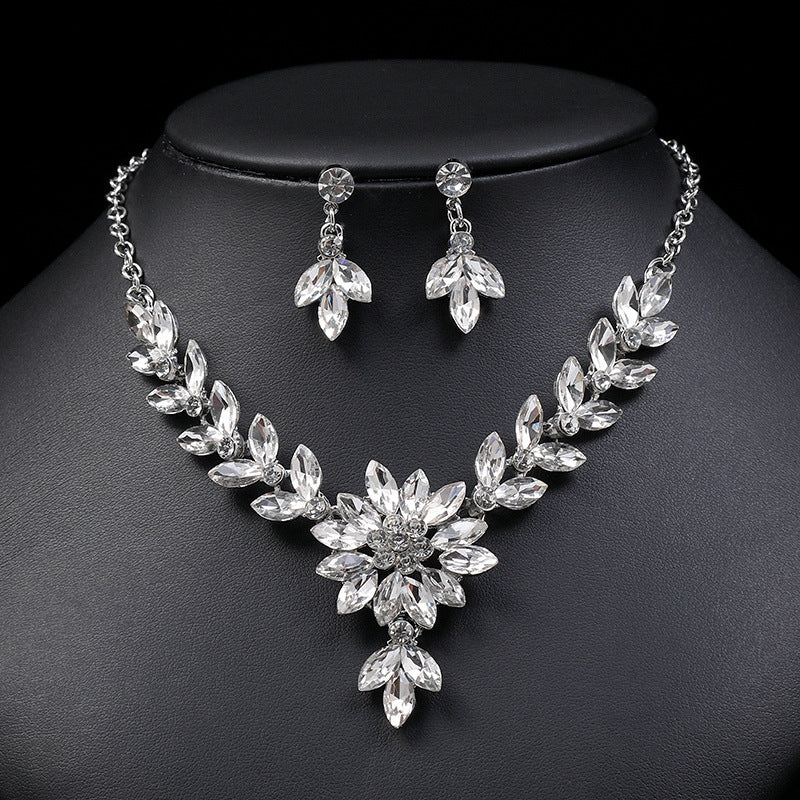 European and American Summer New Luxury Retro Crystal Flower Necklace Earrings Two-Piece Set Bridal Dress Wedding Banquet Accessories