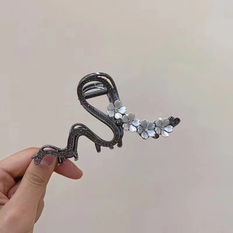 Fashion Rose Tassel Hair Claws Women Shiny Crystal Hair Clip for Girls Exquisite Elegance Headdress Hair Accessoires Korean