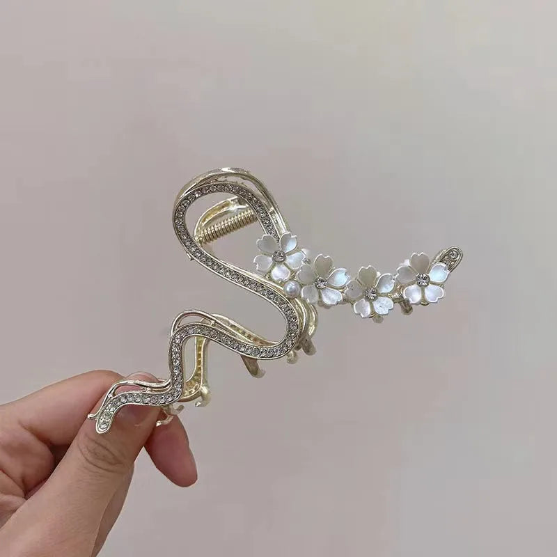 Fashion Rose Tassel Hair Claws Women Shiny Crystal Hair Clip for Girls Exquisite Elegance Headdress Hair Accessoires Korean