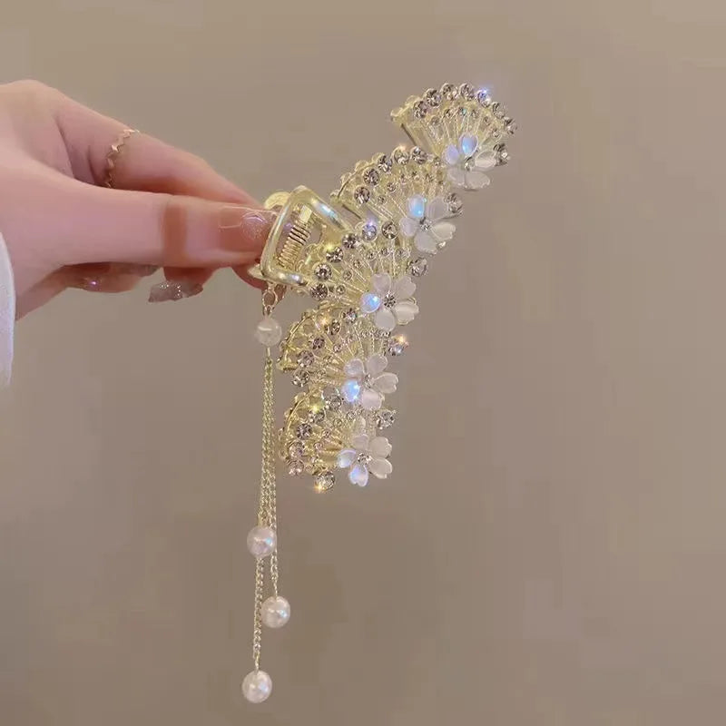 Fashion Rose Tassel Hair Claws Women Shiny Crystal Hair Clip for Girls Exquisite Elegance Headdress Hair Accessoires Korean