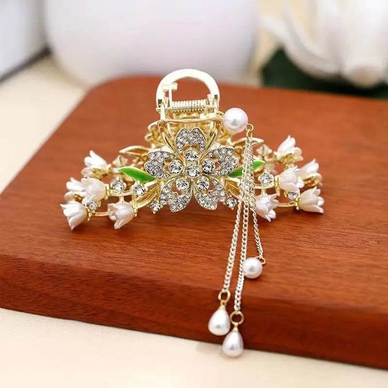 Fashion Rose Tassel Hair Claws Women Shiny Crystal Hair Clip for Girls Exquisite Elegance Headdress Hair Accessoires Korean